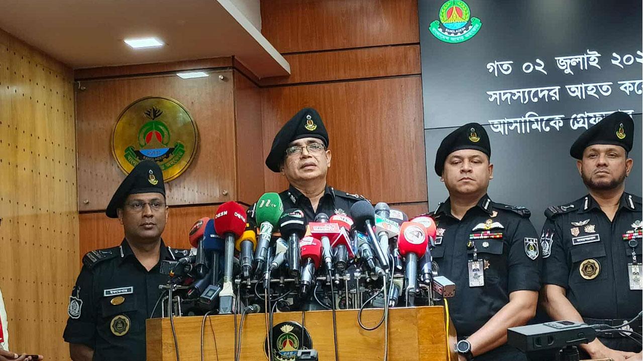 পরকীয়া ঠেকাতে ফোন করে বলা হয়, কাঠমান্ডুগামী বিমানে বোমা: র‍্যাব